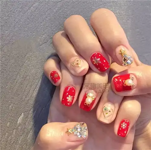  头版美甲女神标配红色美甲