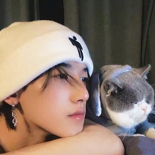  身处黑暗又奢望光明头像动漫头像
