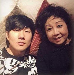  易烊千玺为妈妈庆生粉丝纷纷留言婆婆生日快乐