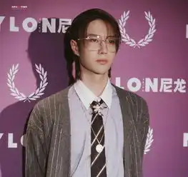  知道王一博原名后,网友为啥要改名不改早火了