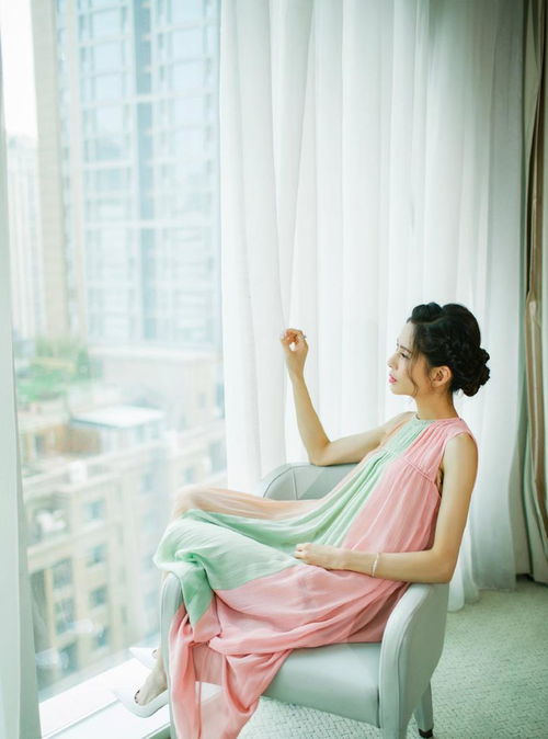  52岁李若彤近照宛如少女,穿糖果色纱裙,轻盈可爱,看不出岁月痕迹