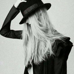 这个是一半的图片谁有全的就是加上腿的给我一下谢谢 这个是一半的图片谁有全的就是加上腿的给我一下谢谢