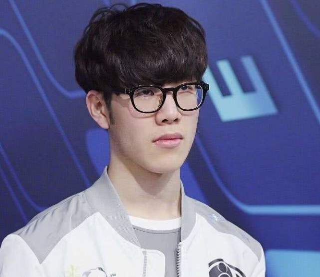  lolg2骚话惨遭打脸,而他我们应该给予足够尊重