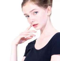  在看到真人后,才发现人家是真的美成仙女