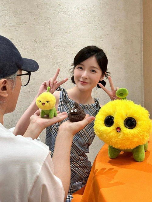  周星驰宣布与徐娇再签约,晒七仔礼物父女合体回忆杀引爆全网
