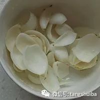  温补润燥红枣百合雪梨糖水