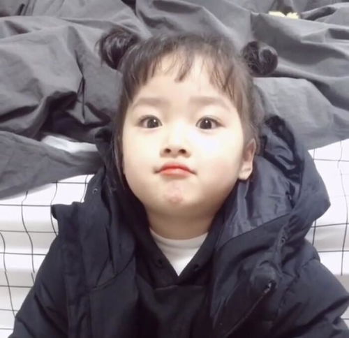 霸占了年轻人微信聊天表情包的可爱小女孩权律二 霸占了年轻人微信聊天表情包的可爱小女孩权律二