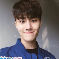  18岁男孩子,要可爱怎么配衣服