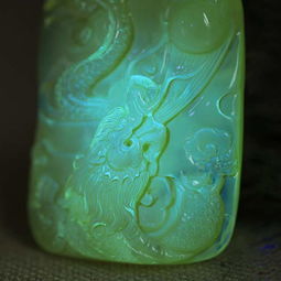  精品琥珀蜜蜡赏析金龙戏珠精雕牌