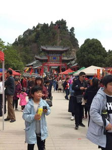  香山古庙会盛况空前,慕名而来之人络绎不绝