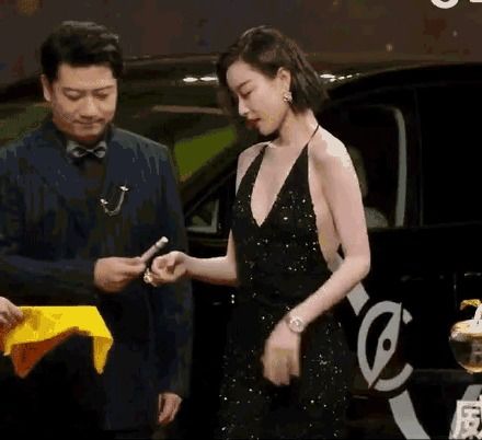  倪妮暗示田雨才搂腰,给她披外套,男人的绅士,都藏在细节里