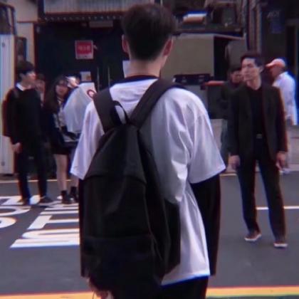  qq头像背影男生,我终于可以放手了