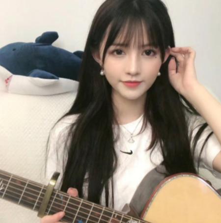  陌陌李粥粥巡乐会大放异彩直播间献唱多首单曲获粉丝打call
