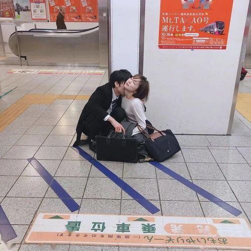  东京街头酒醉后镜头当街热吻拥抱垃圾桶等鬼畜姿势获20万人围观