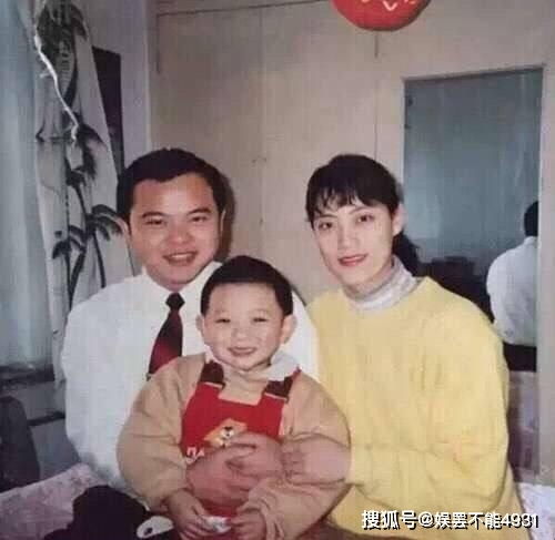 黄子韬自p女性靓照称要结婚,已遇到对的人,是真结婚还是恶搞
