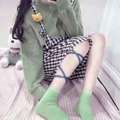  细腿图片只有腿小学生细腿照图片