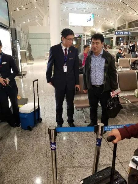  感动江西这趟航班故意延误,160名旅客无怨等待