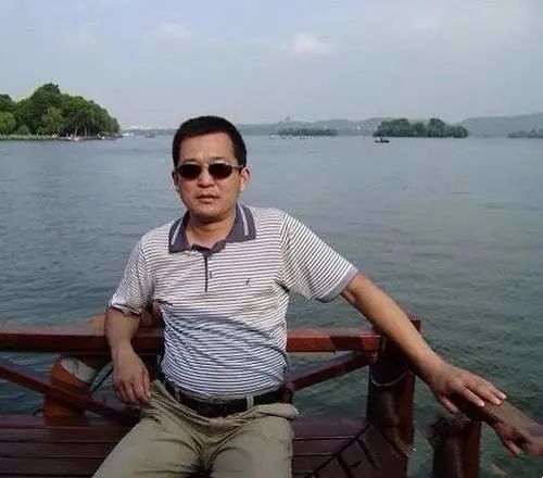  爸爸微信头像里的大海藏了多少秘密