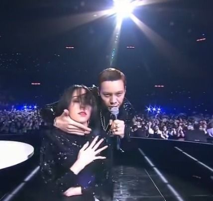  陈伟霆抱着女舞伴劈叉,可谁注意到他手放在哪男明星也不容易