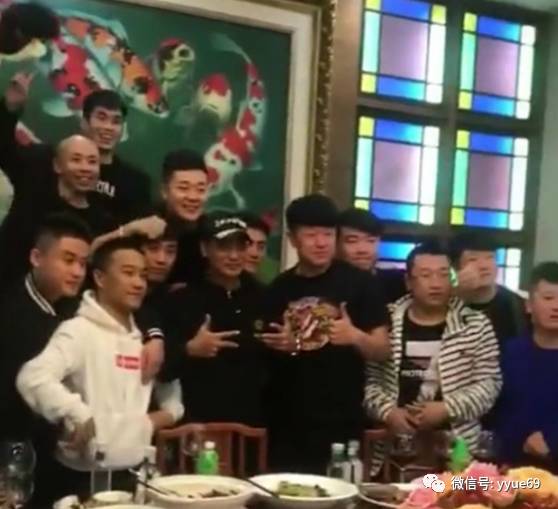  牛逼巨星影帝任达华竟然参加大佛线下生日聚会赵小磊妈妈因赌博被抓,直播间紧急找人托关系赎老妈