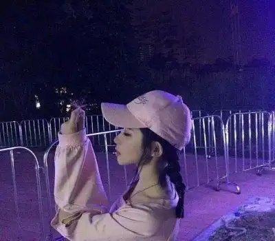  女生主动让你摸3部位,说明已放下尖刺,民政局快领证