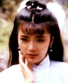  最美小龙女,刘德华为她下跪,周润发曾为她轻生