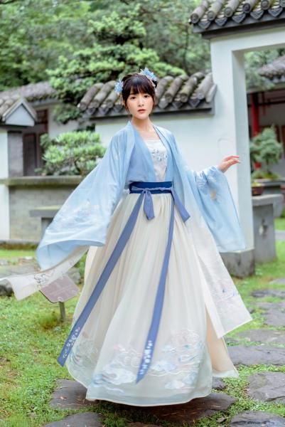  徐娇的经纪人丨二次元追捧的超美少女