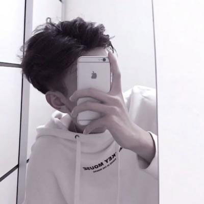  手机挡脸帅哥图片头像男生手机控挡脸帅气