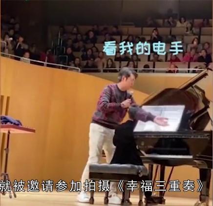  郎朗现场表演魔性教学,手脚并用舌头都用上,灵活的不止手指