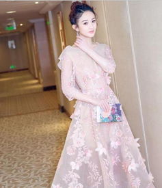  赵丽颖粉色礼服,显得仙气十足