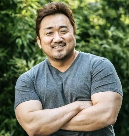  演员马东锡结婚,女方小17岁身材火辣,前凸后翘,男方体格壮硕
