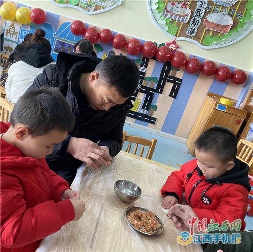  喜迎新年亲子同乐德安县第二幼儿园开展迎新年亲子活动