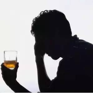  斗门女孩醉酒在路边....答应我以后不要再喝醉了,好吗....