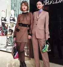  大小s罕见一起参加活动,大s穿西装美丽,小s穿裙子妩媚霸气