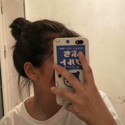  女头图片拿手机挡脸用手机挡着脸的qq女头