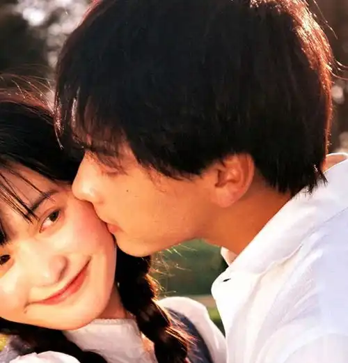  情头港风情侣头像