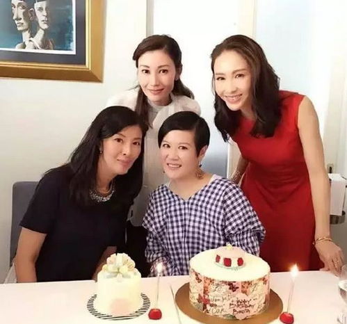  李嘉欣晒聚会照跟普通人比才知道她到底多漂亮,52岁都不显老