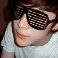  漆黑的夜里你在脑海里徘徊