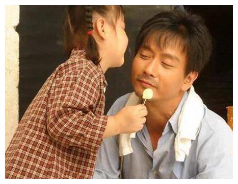  曾打败张国荣获金马影帝,为救小演员被烧伤,如今混到无戏可拍