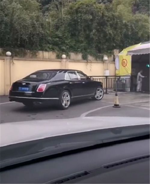  重庆最贵宾利慕尚,落地770万,挂九五之尊牌,牌就值7位数
