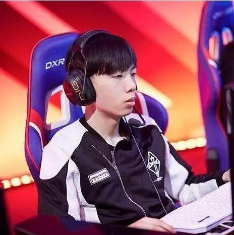  rng延续了老omg荣耀全华班近三年后再进决赛