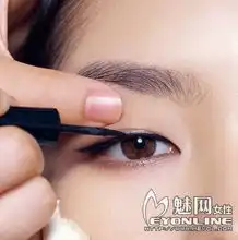  冬季画个暖色系妆容变身知性女神