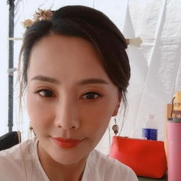  吴奇隆前妻马雅舒,晒混血儿女照片,母子三人拥抱超温馨