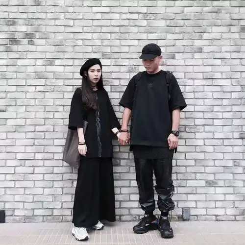  情侣间怎样穿更有情侣感