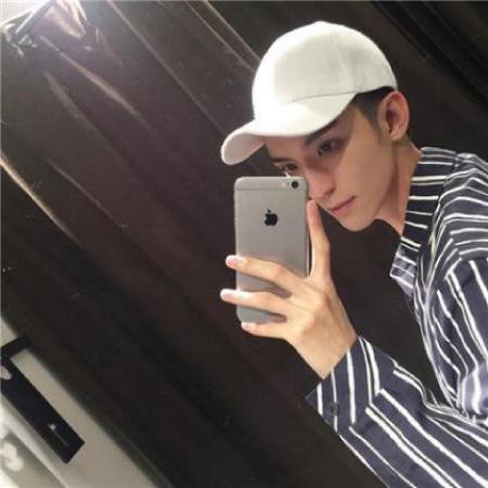  微信拿手机的男生头像,手机控当然最适合手机控使用