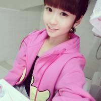  粉色背景头像男生黄衣服女生白衣服