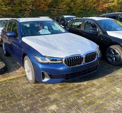  车尾才是亮点,新款宝马5系旅行版实车,3.0t配48v轻混