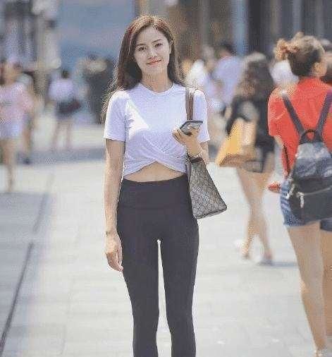  亲肤舒适的打底裤轻松穿出优雅高级感,穿出时尚风采,知性大方