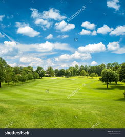  绿色高尔夫球场和蓝色的多云的天空欧洲的风景自然,公园户外海洛创意hellorfshutterstock中国独家合作伙伴正版素材在线交易平台站酷旗下品牌