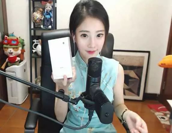  月薪3000男会计豪掷930万打赏女主播,律师称无法强制退还